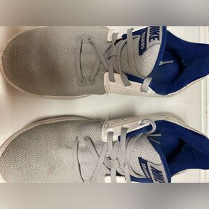 Nike boys size 7 tennis shoe